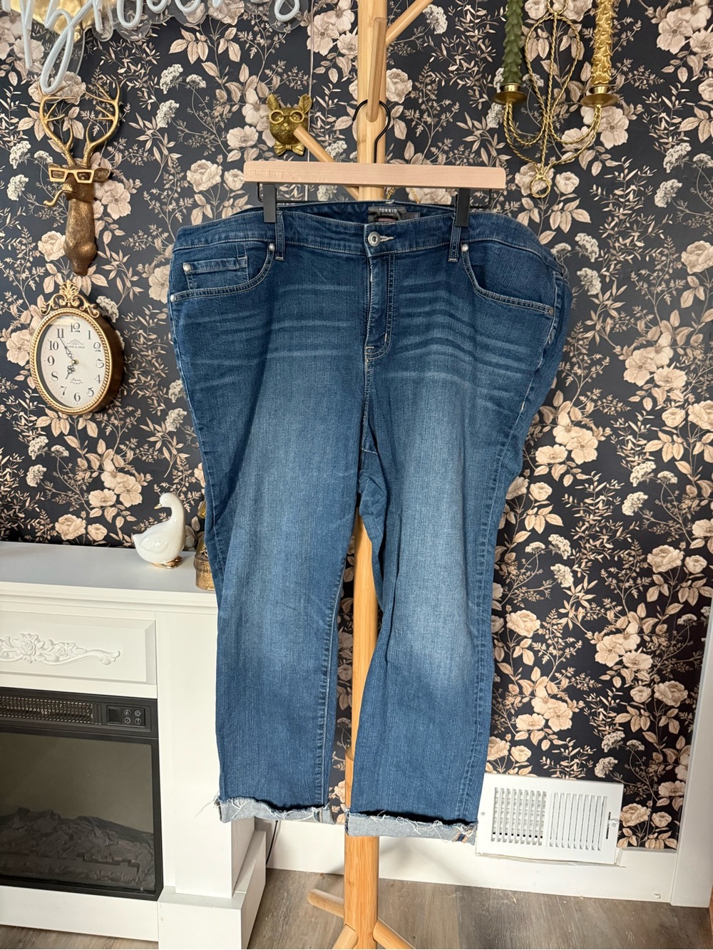 torrid Midwash Blue Cropped Straight Jeans with Frayed Hem